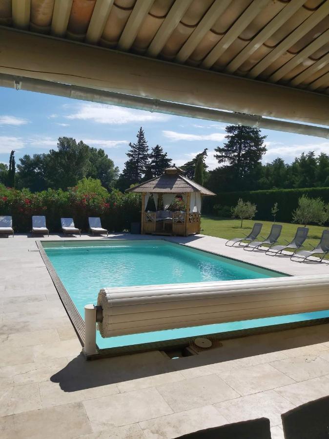 Studio Au Calme Avec Piscine Et Toutes Les Commodites Necessaires Le Thor Esterno foto
