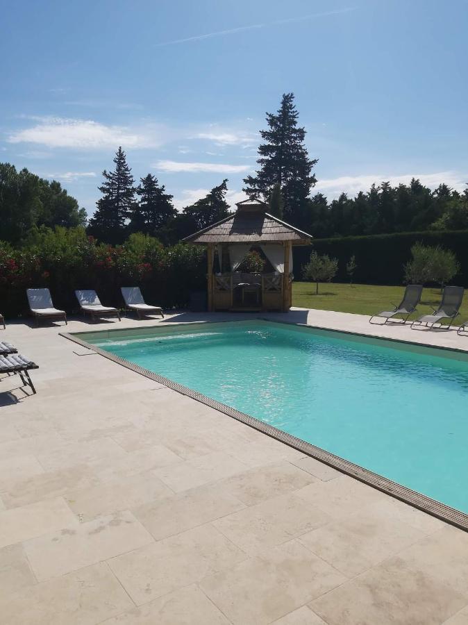 Studio Au Calme Avec Piscine Et Toutes Les Commodites Necessaires Le Thor Esterno foto