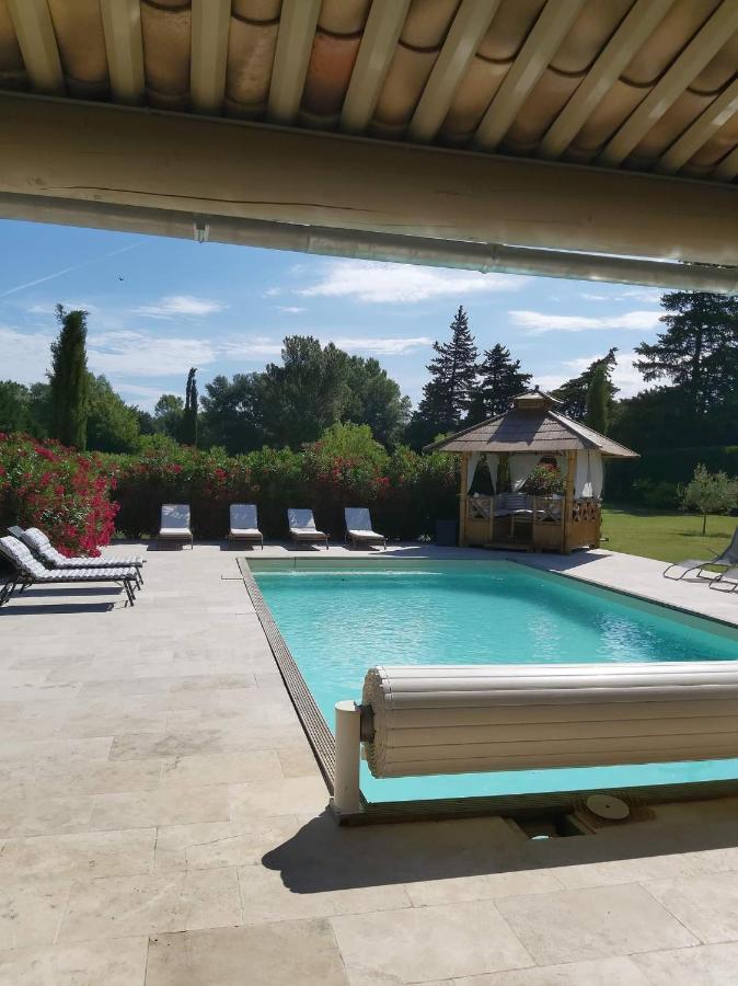 Studio Au Calme Avec Piscine Et Toutes Les Commodites Necessaires Le Thor Esterno foto