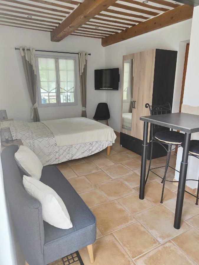 Studio Au Calme Avec Piscine Et Toutes Les Commodites Necessaires Le Thor Esterno foto
